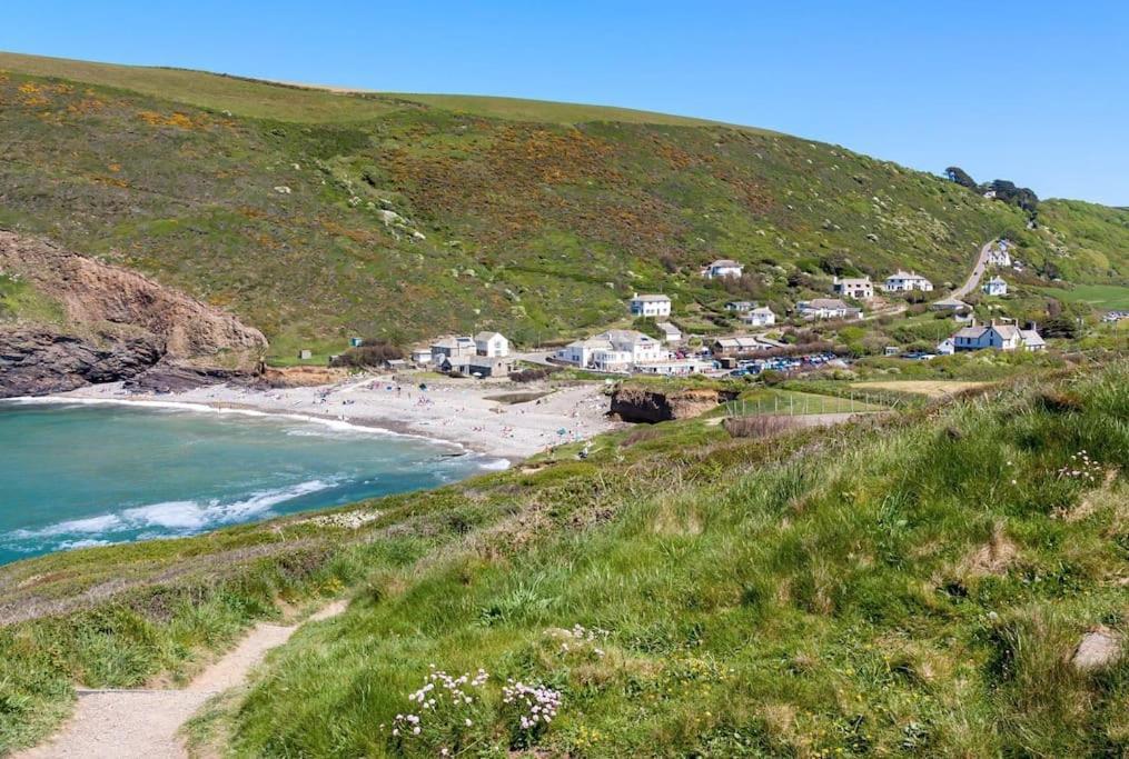 Kallowen Cottage At Crackington Haven, Near Bude And Boscastle, Cornwall Екстериор снимка